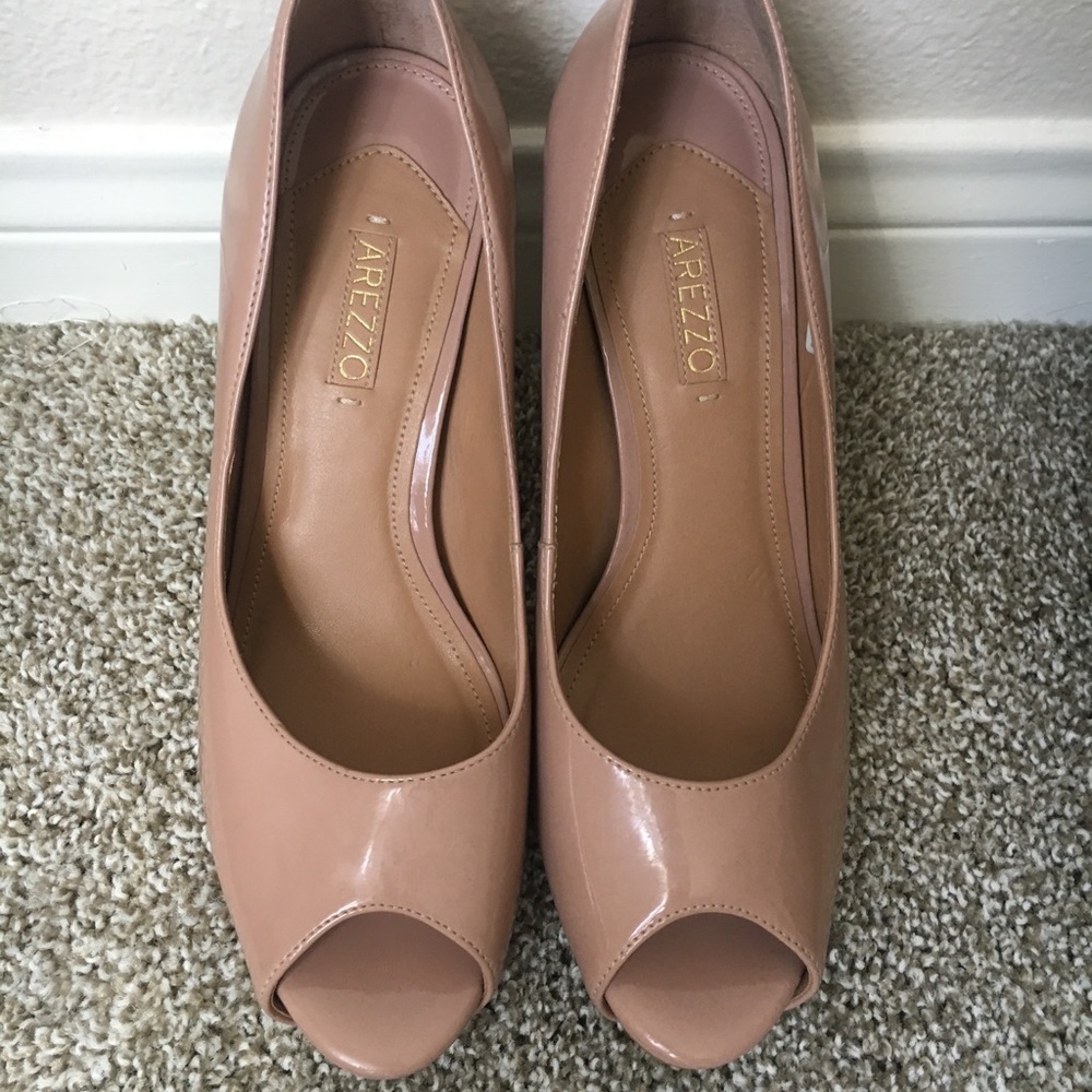 Pretty nude shoes by Arezzo